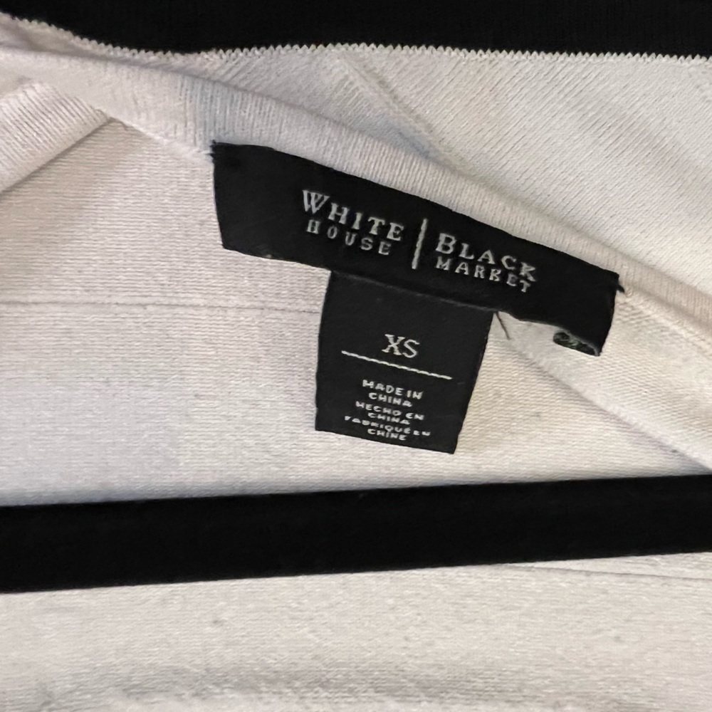 🖤 White House Black Market Ribbed Shell 🖤 - Picture 3 of 3